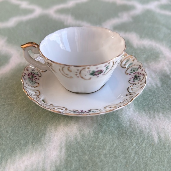 Vintage Occupied Japan miniature cup and Saucer Set - Picture 1 of 7